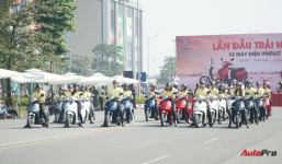 Loạt xe máy điện thông minh VinFast chạy thử tại Hà Nội ngay sau khi ra mắt