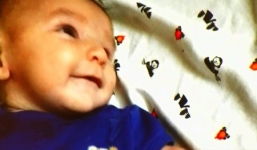 Rúng động: Bé gái 4 tháng tuổi qua đời vì bị cha đẻ bỏ bê không chăm sóc, bỉm có giòi