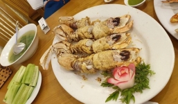 Vui chân sa vào nhà hàng hải sản, vợ chồng Hà Nội chóng mặt đọc hóa đơn hết nửa tháng lương, 3 triệu/4 con bề bề