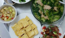 Vợ trẻ khoe mâm cơm hoàn hảo chồng nấu, hội chị em xem xong lại hoang mang về 'đĩa rau lạ'