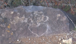 Vẽ chữ Việt lên di tích ở Nhật bị phản ứng dữ dội