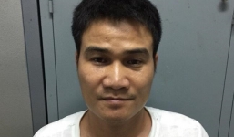 Khóa trái cửa nhà con nợ rồi 'khủng bố' bằng mắm tôm