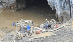Sắp tiếp cận 2 phu vàng mắc kẹt trong hang