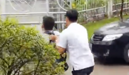 Phóng viên bị xô khỏi nơi tiếp xúc dân và câu trả lời của lãnh đạo TP HCM về 'vùng cấm báo chí'