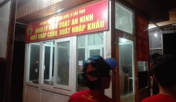 CĐV Việt Nam sang Lào cổ vũ đội nhà: Cả thôn rủ nhau lên đường, đói thì dừng ăn, xe hỏng thì dừng sửa