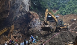 Đã xác định vị trí hai phu vàng mất tích trong hang sâu 70m ở Hòa Bình