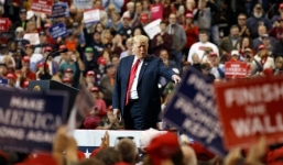 Bầu cử giữa kỳ Mỹ: “Ông Trump đúng là có phép thuật”