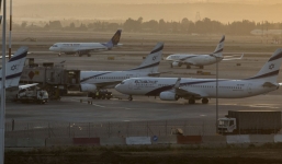 Hai máy bay chở khách suýt đâm nhau trên đường băng