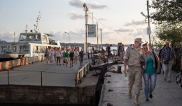 Ukraine ra luật mới, dọa bỏ tù nếu công dân Nga bay tới Crimea