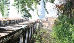 Những câu chuyện đau lòng quanh 5 ngôi mộ vô danh và miếu thờ 2 cô gái chết trẻ ở bãi sông Hồng