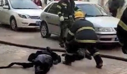 Mẹ che cho con trong vụ nổ xe điện, cả hai đều tử vong