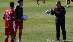 Báo Hàn Quốc lại tán dương “phép thuật” của thầy Park, thán phục Công Phượng - Quang Hải