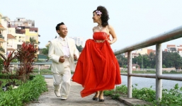 Chân dung vợ kém 10 tuổi, là hot girl phố cổ của nam diễn viên cao 1m49