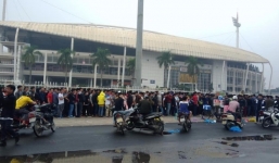 Báo Thái Lan dùng từ “cực kỳ điên rồ” để nói về cảnh tượng mua vé của CĐV Việt Nam