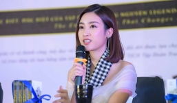 Mỹ Linh diện đầm trễ vai xinh đẹp giao lưu với sinh viên Nha Trang