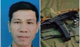 Xách súng tiểu liên dọa bạn nhậu vì cho rằng đàn em nhỏ tuổi mà hỗn láo