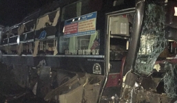 Xe khách mất lái đâm vào nhà dân, phụ xe tử vong tại chỗ