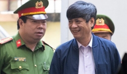 Cựu tướng Nguyễn Thanh Hóa tươi cười, ông Phan Văn Vĩnh liên tục đọc cáo trạng 235 trang