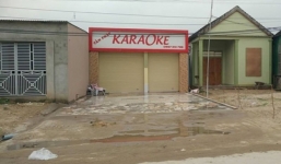 Chủ quán karaoke rút súng ra thị uy, bị 3 khách hát đâm tử vong