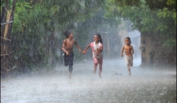 Dự báo thời tiết 13/11: Hà Nội tiếp tục mưa rào từ sáng sớm