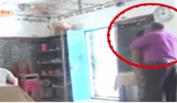 Hai giáo viên ôm hôn trong lớp học khiến phụ huynh bức xúc