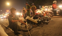 Hiện trường vụ ô tô 'điên' tông hàng loạt xe máy ở Sài Gòn, 1 người chết, 4 người kêu cứu