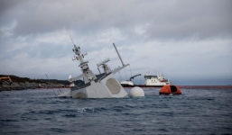 Video: Khoảnh khắc khu trục hạm Na Uy bị tàu chở dầu đâm rách thân sắp chìm hẳn