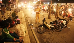 Tài xế lái 'xe điên' cuốn hàng loạt xe máy vào gầm, nhiều người thương vong khai gì?