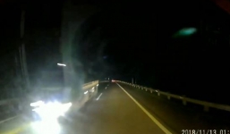 Xe tải lao ngược chiều vun vút trên cao tốc Nội Bài - Lào Cai lúc 1 giờ đêm