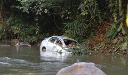 Ô tô lao xuống vực sâu 30m, chồng tử vong, vợ con nguy kịch