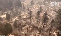 Cảnh tượng hoang tàn như tận thế nhìn từ trên cao sau thảm họa cháy rừng ở Mỹ