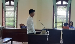 Đánh bà hàng xóm giành micro hát trong đám cưới, chú rể lĩnh trái đắng