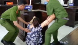 Nữ bảo mẫu đánh liên tiếp vào mặt, dọa cắt lưỡi trẻ ở Sài Gòn ngất xỉu khi nghe tòa tuyên án