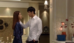 Thấy chồng đưa nhân tình vào nhà nghỉ, vợ nhờ lễ tân mang lên một vật này mà chồng cun cút quay về