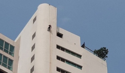 Thái Lan: Phát hiện thi thể người ngoại quốc bị treo cổ trên nóc tòa nhà 31 tầng cùng một tờ giấy bí ẩn