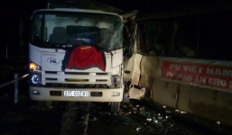 Xe tải đâm ô tô chở đoàn từ thiện ở thủ phủ ma túy Lóng Luông, nhiều người bị thương