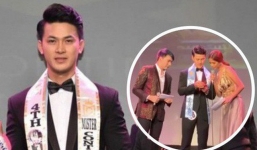 Lạ lùng xem Á vương Việt Nam thi ứng xử: Loay hoay dùng Google dịch rồi đưa luôn điện thoại cho MC trả lời giúp