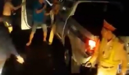 CSGT Bình Định nói gì về clip đánh nhau với tài xế xe tải?