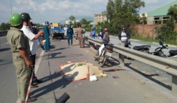 Tông vào xe ba gác chở thanh nhôm, nam thanh niên tử vong ở Sài Gòn