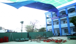 Sập giàn giáo khi đang tổ chức mít tinh ngày 20/11, hàng chục học sinh bị thương