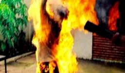 Chồng tưới xăng lên người rồi ôm vợ tự thiêu vì mâu thuẫn tình cảm