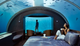 Khách sạn dưới đáy biển đầu tiên trên thế giới vừa được Á hậu check-in: Giá thuê 1,1 tỷ/đêm, mỗi lần nhận không quá 9 khách