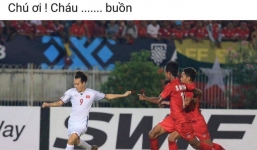 Văn Toàn than buồn sau khi bị trọng tài phủ nhận bàn thắng