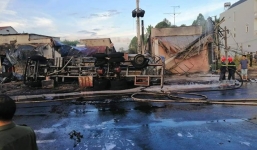 Hiện trường vụ tai nạn thảm khốc ở Bình Phước: 6 người tử vong, 16 căn nhà bị thiêu rụi