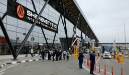 Hy hữu: Chạy vào đường băng, bị máy bay tông tử vong