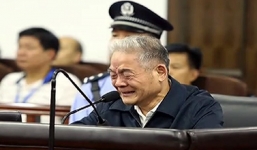 Quan tham Trung Quốc ngã ngựa vì 'ngốn' hàng trăm tỷ, trồng trúc mong 'thoát án'