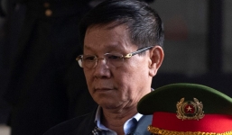 Ông Nguyễn Thanh Hóa đi bệnh viện khi tòa đang xét xử, luật sư đọc thơ về cựu tướng Vĩnh