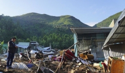 Tin bão khẩn: Cơn bão số 9 giật cấp 12, cách Nha Trang khoảng 290km