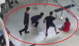 Vụ nữ nhân viên hàng không bị 3 thanh niên đạp ngã tại sân bay: Nguyên nhân bất ngờ