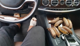 Giản dị như 'MC quốc dân' Quyền Linh: Chạy siêu xe nhưng lại mang dép tổ ong, ăn sáng bằng chuối luộc